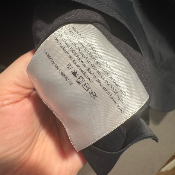 lululemon athletica Women's Black Raincoat - Picture 9 of 9